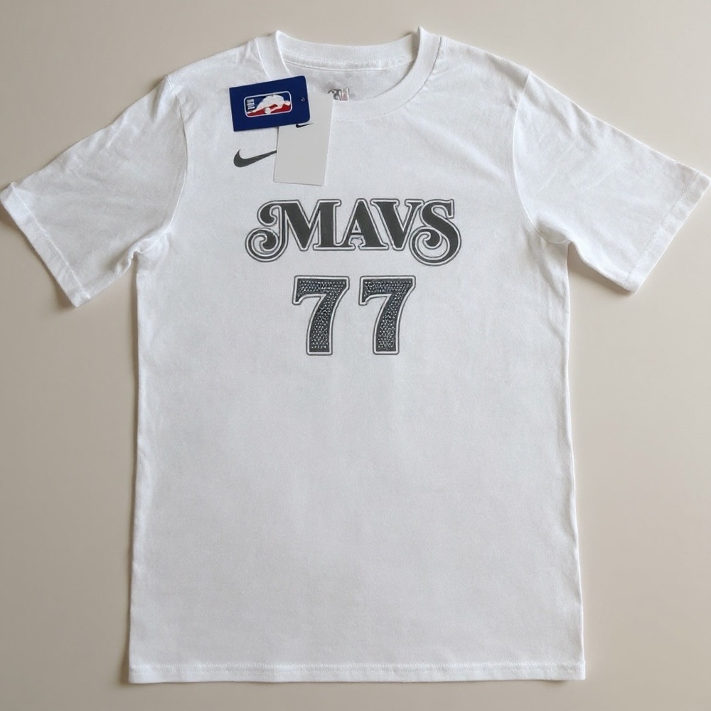 Nike NBA Kids Dallas Mavericks Luka Dončić #77 T-Shirt Youth Medium or Large NWT